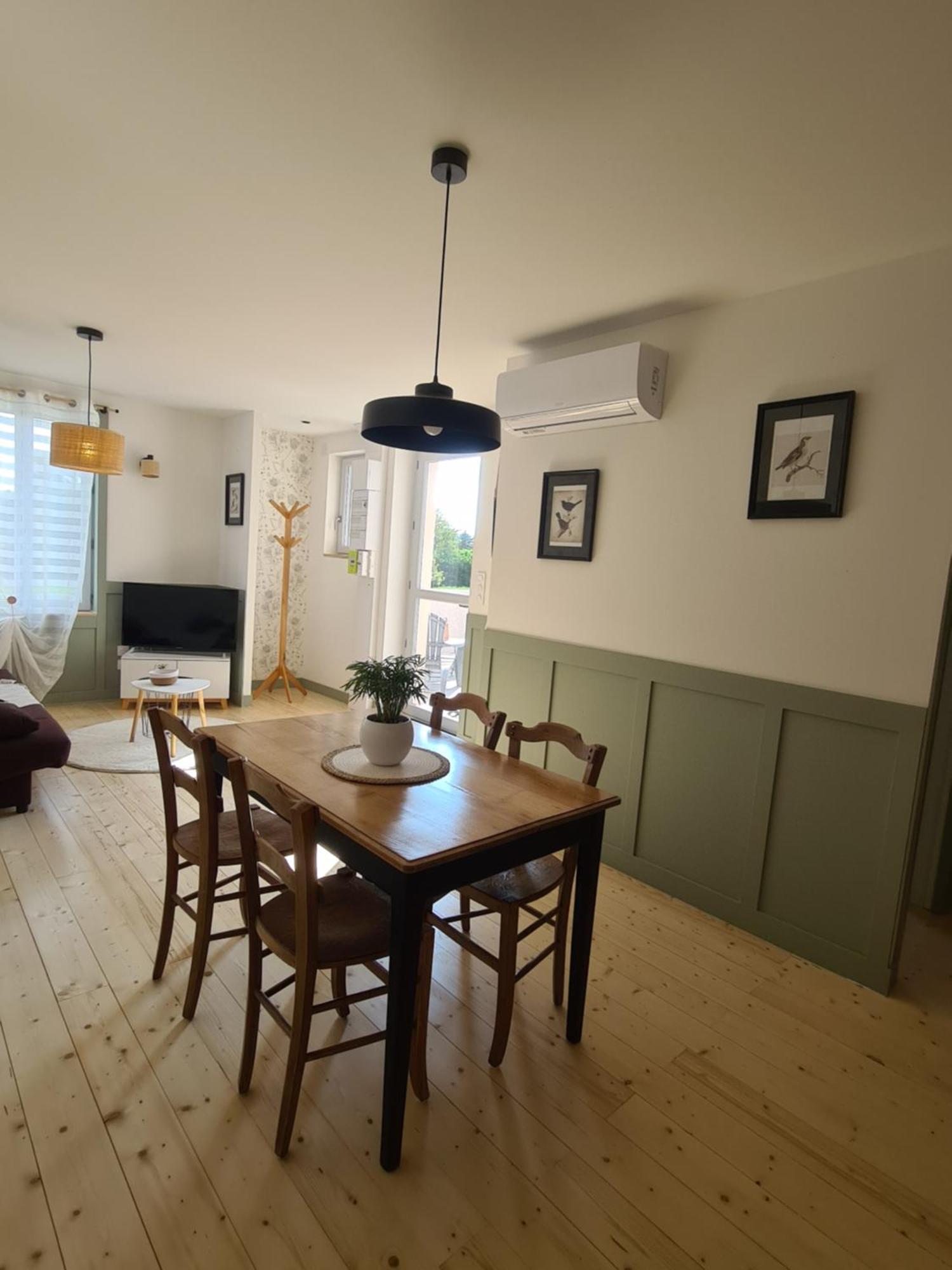 Apartamento Le Nid Du Bosquet Issoire Exterior foto