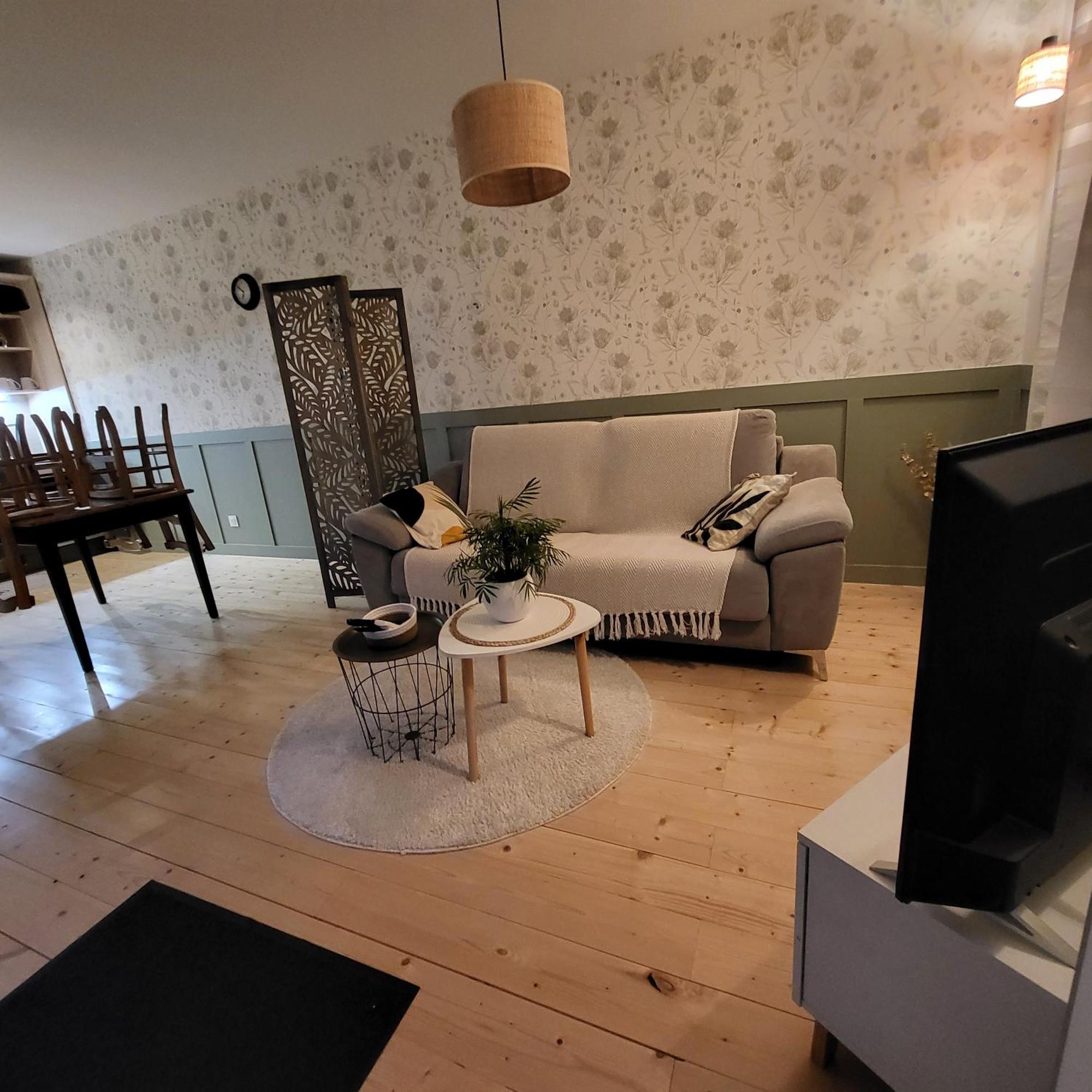 Apartamento Le Nid Du Bosquet Issoire Exterior foto